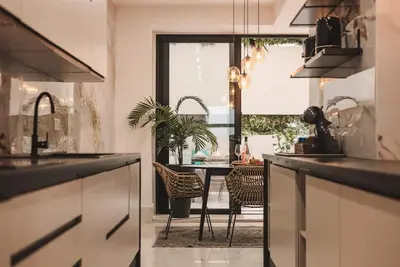 Image de Luxury Apartment Moments from the Promenade