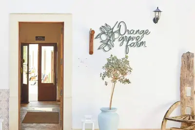 Image de Wonderful 11-bedroom farmhouse in enchanting Lagos perfect for groups