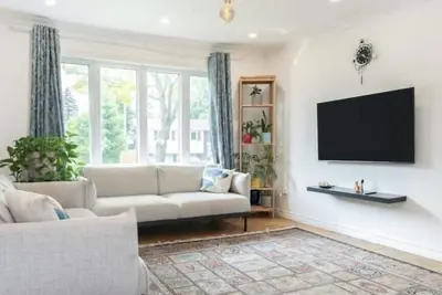 Image de Spacious Family Home | 15 Min Downtown, Near Dix30