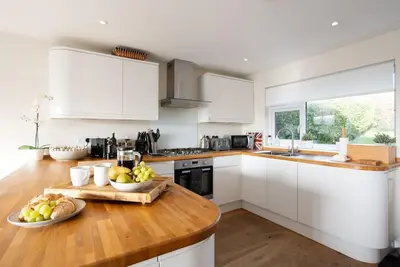 Image de Stylish coastal home with stunning sea views