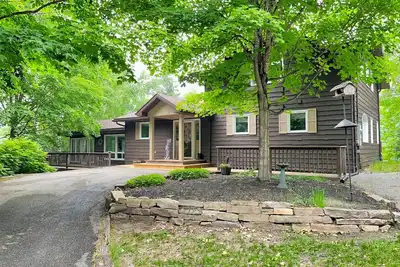 Brooks Bay Cottage | Spacious Waterfront Retreat