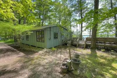 Image de Walnut Grove | Family Waterfront Cottage on Sand Lake