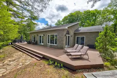 Image de Water’s Edge | 300’ Waterfront on Clear Lake