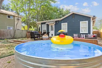 Image de Bright Renovated Atx Home w/ Yard + Cowboy Pool