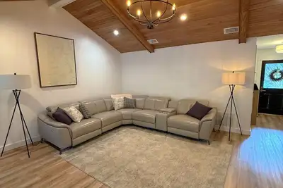 Image de Allergen conscious 3-bedroom Daphne home with Pool