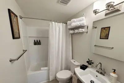 Image de Enjoyable and updated farmhouse in the heart of Frederick County