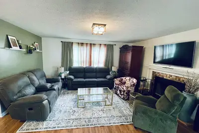 Image de Spacious 5-bedroom house in peaceful Ne Indianapolis Subdivision