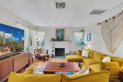 Image de Bungalow + Casita With Private Patios Near Downtown / U of A