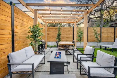 Image de Newly Renovated Oasis in the Heart of Zilker