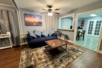 Image de 2-Cozy Br house W/Huge Patio!