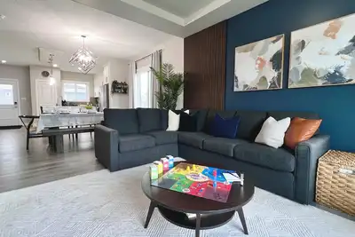 Image de Family-Friendly 3br | Full Kitchen | Laundry | Sleeps 9 | Near Yeg Airport