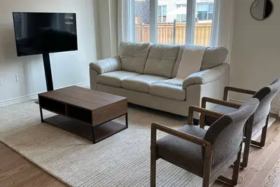 Image de Whitby Home- Near Thermea Spa Village/Uoit/412