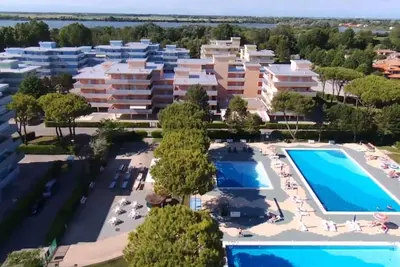 Image de Appartement spacieux avec accès à la piscine