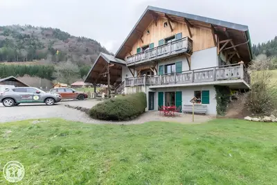 Image de Gîte Chez Mayon : maison de vacances avec vue montagne et Wi-Fi à Orcier
