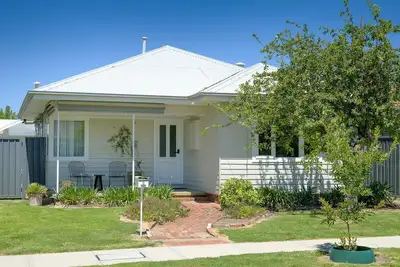 Image de Cute Cummings St Cottage - Gorgeous renovated three bedroom cottage in Wodonga