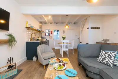 Image de Dan’s Den – Sleeps 4 – St Ives – Dog Friendly – Wood Burner
