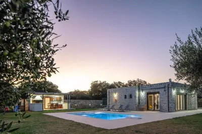 Image de Stone villa with unique character and private pool. Panoramic view.