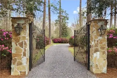 Peaceful Riverfront Retreat - One Level 4br on 1. 5 Acres, Covington