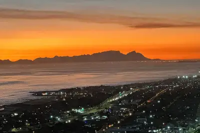 Image de Sunset Cove - cozy vacation home with sea view