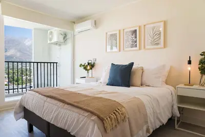 Image de Chic Ñuñoa Apt: 2br, 2ba, Sleeps 5, Balcony