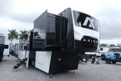 Image de Luxury Tech-Forward Rv Stay in an Axiom Vendetta Near Lavon Lake