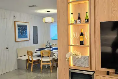 Image de 4 bed • 2 Parking w/ Free Charging + Guest • Gated Community • 2. 5 baths