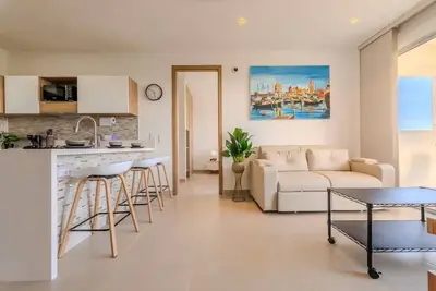 Image de Family friendly apartment with balcony and forrest view.
