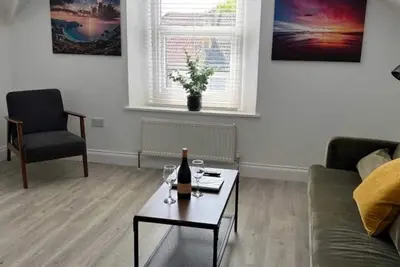 Image de Central top-floor apartment with full kitchen