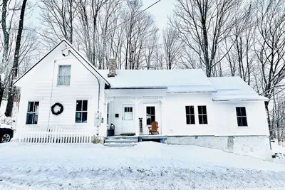 Image de 3 bed-3 bath home &  finished basement across from Jewel brook.