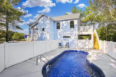 Image de Dog Daze of Summer | Pool, Dog Friendly, Soundside