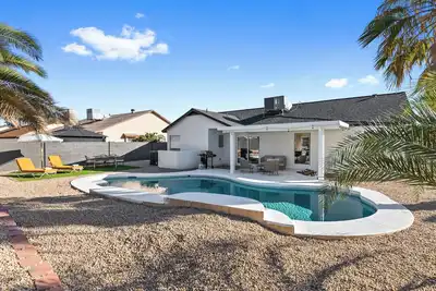 Image de Renovated Oasis w Heated Pool