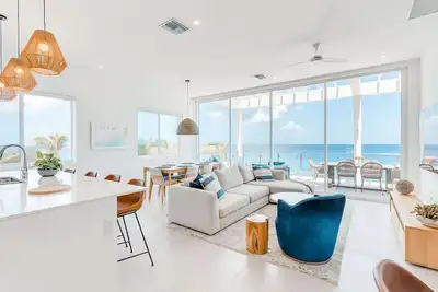 Image de 33 Sunset Point Vacations, Oceanfront Luxury