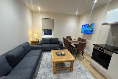 Modern Elegance / Spacious 3 Bedroom Flat