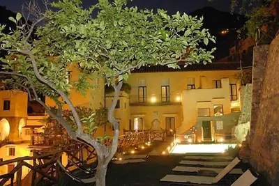 Image de Le Volte with pool, in the center of Amalfi town