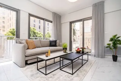 Image de Sunny 1br on Haneviim Street with extended balcony