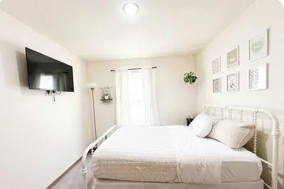 Image de Spacious / Modern 3-bedroom townhome, Quiet Culdesac, Fire Pit, Tv every Room