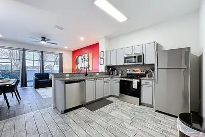 Image de Windsor Hills 3br Townhome w/ Pool, 2mi to Disney