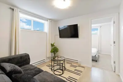 Image de Chic 2br Kensington Suite. Home-Away-From-Home