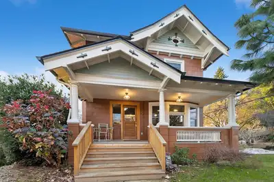 Image de Voted best neighborhood, designer house, hot tub, steps from Mississippi Ave