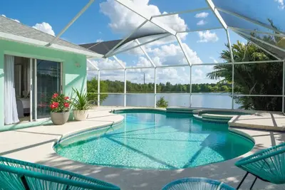 Image de Chic Lake View Villa near Disney