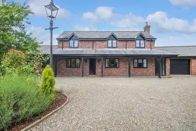 Image de 1 Clarkes Lane, pet friendly, with hot tub in St Martins