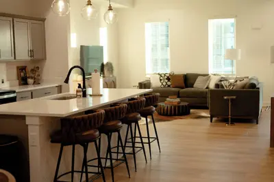 Image de Enjoy a stylish experience at this centrally-located newly built home.