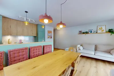 Image de The newly and extensively renovated 3½-room apartment on the ground floor offers