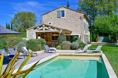 Image de Mas de la Source – Mas de prestige en Provence, piscine chauffée, jardin paysager, climatisation