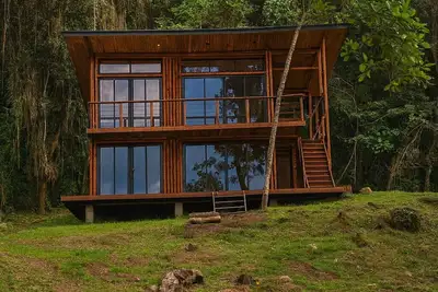Image de Cabin in native forest, waterfalls, hanging bridge, flora and fauna.