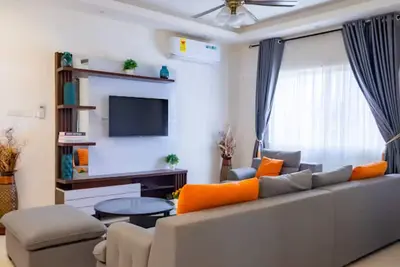 Stylish & Gated Gem: Pool, 24/7 Security, Parking!