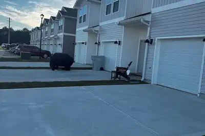 Image de 3-bedroom townhome in superb Milton with cool Ac