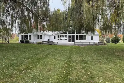 Image de Perfect Waterfront Lake House on Round Lake with access Clear Lake