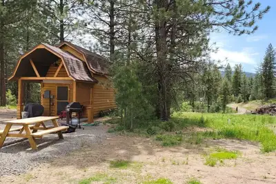 Bunkhouse in the Woods ; Not Too Rustic Cabin