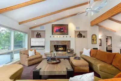 Image de Luxury Home, A/C, Ping Pong, Pool Table, Private Hot Tub-Mull13